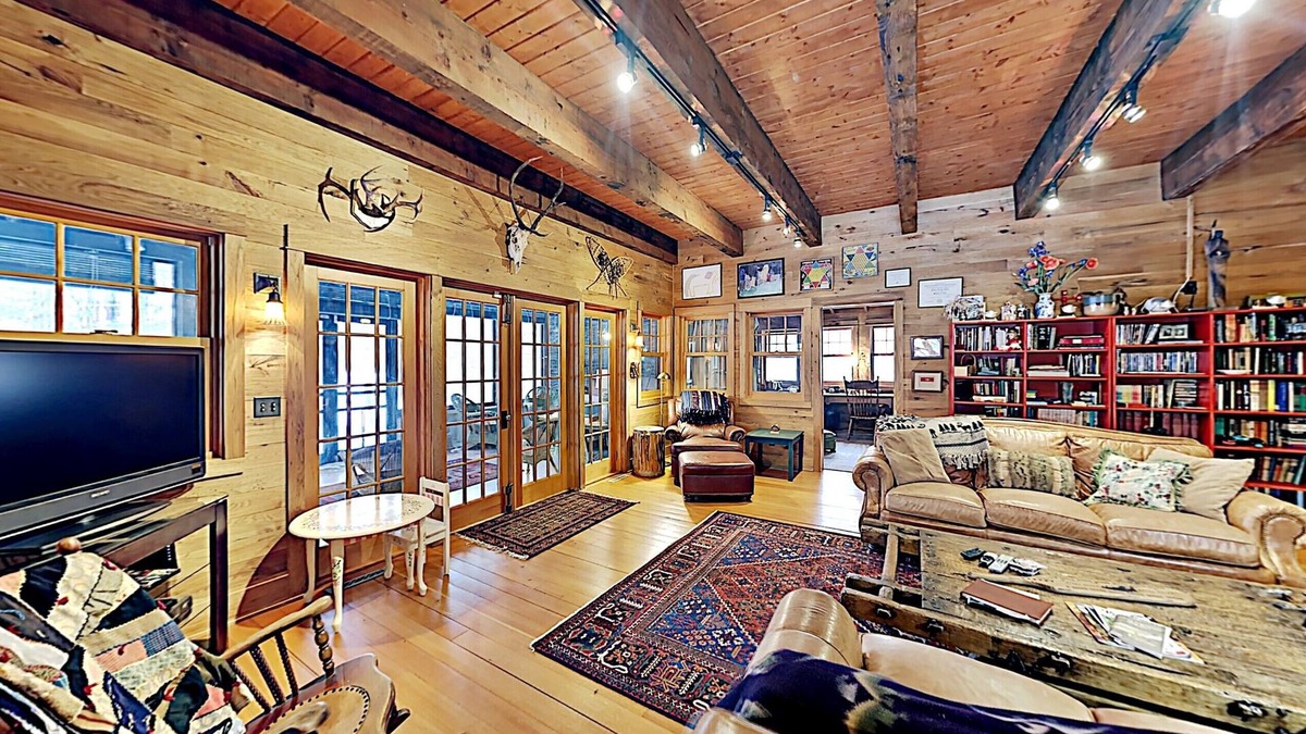 Stone Lake Cabin | Rustic Elegance Beautiful cabin with screen porch on clear, private lake