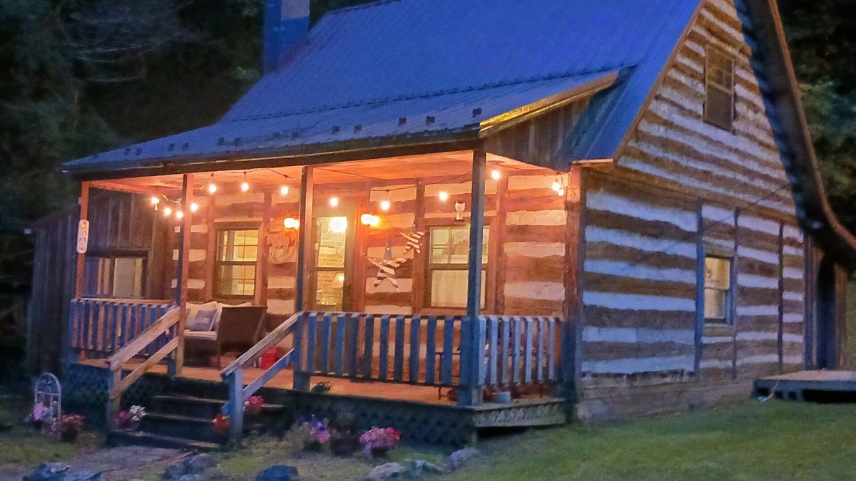Blue Ridge Mountains Cabin | Rustic, Fall, fireplace @ 1800s Rustc Log Cabin WIFI TV, Sleeps 8 Discounts