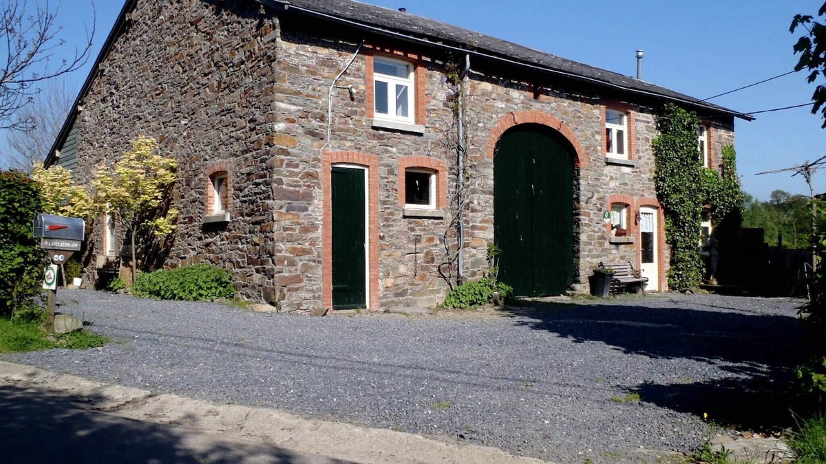 Commanster Other | Rustic Farm Stay in Rogery