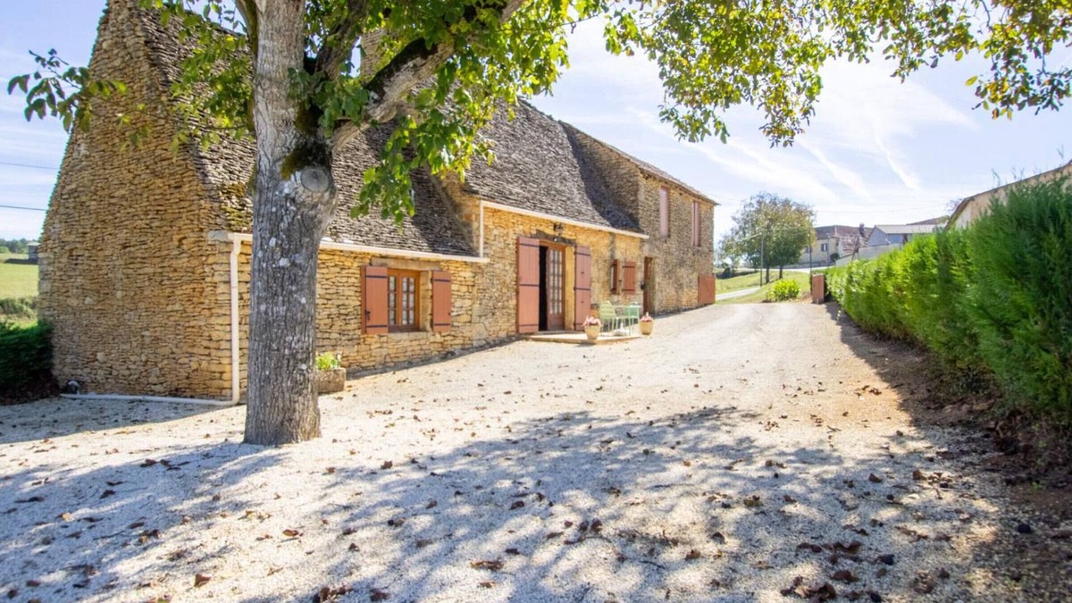 Marcillac-Saint-Quentin Cottage | Rustic house with garden and children's area, near Sarlat