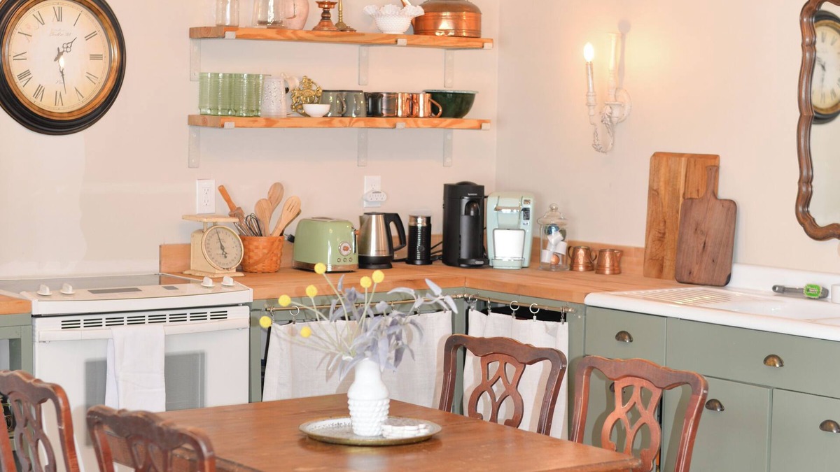 New Market Apartment | Rustic French Country Charm 1 Bed-1 Bath w/Washer & Dryer in New Market, VA!