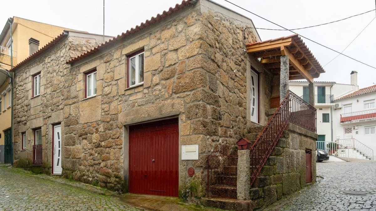 Gouveia Apartment | Rustic Getaway in Guarda