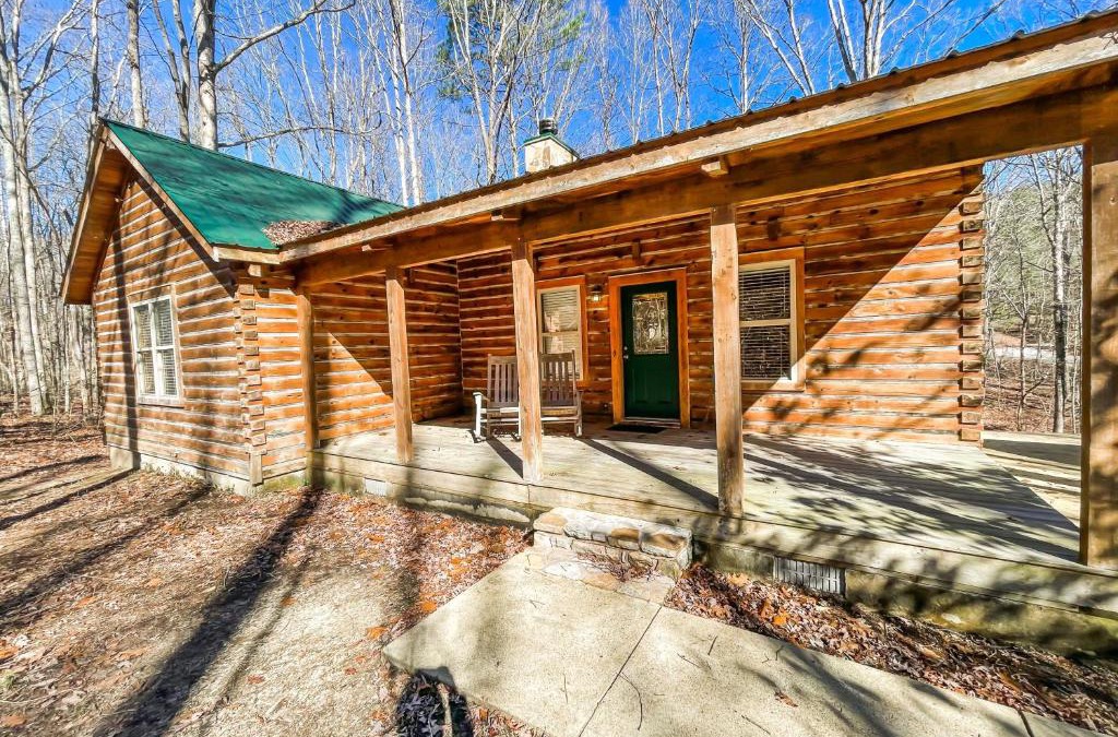 Fort Payne House | Rustic Getaway Tucked Away at Little River Canyon
