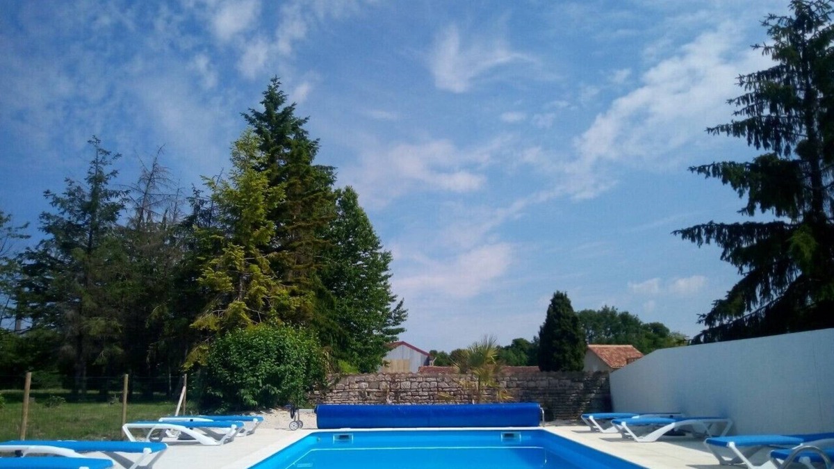 La Bataille House | Rustic Gites - sleeps 10 people with private pool near Chef Boutonne