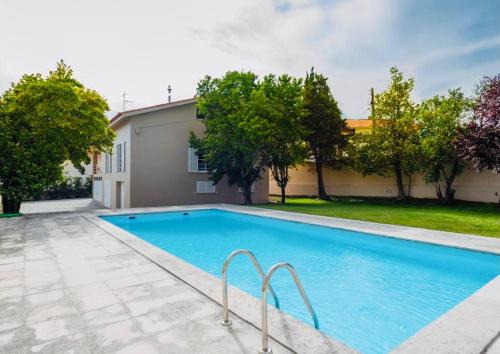 Afife House | Rustic Haven Lodge with pool