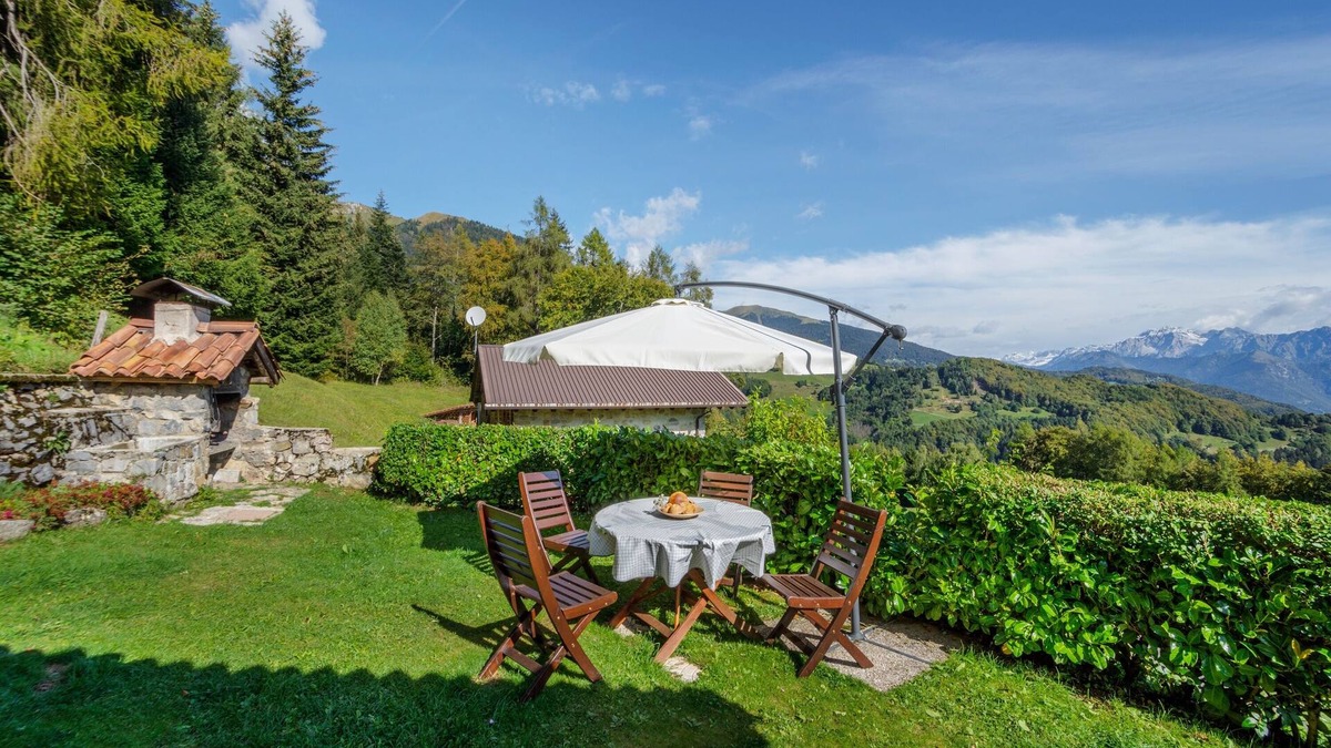 Praso Ski Chalet | Rustic Holiday Home “Baita Nido tra i Monti” with Mountain View & Terrace