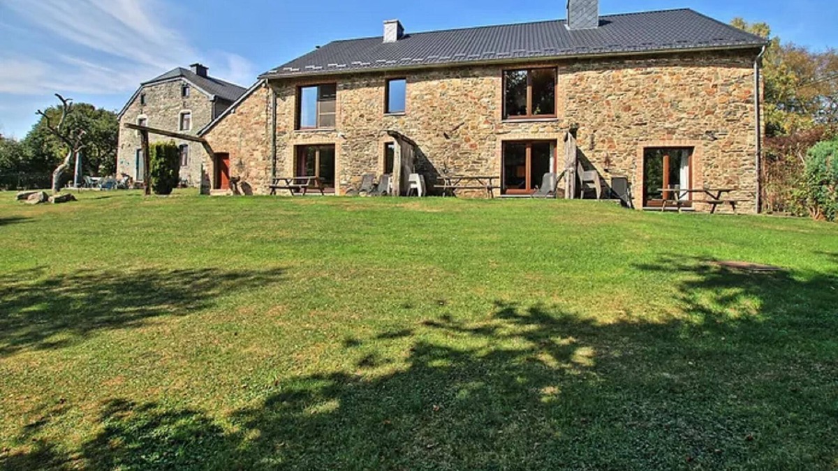Sainte-Ode House | Rustic holiday home in Sainte-Ode with garden