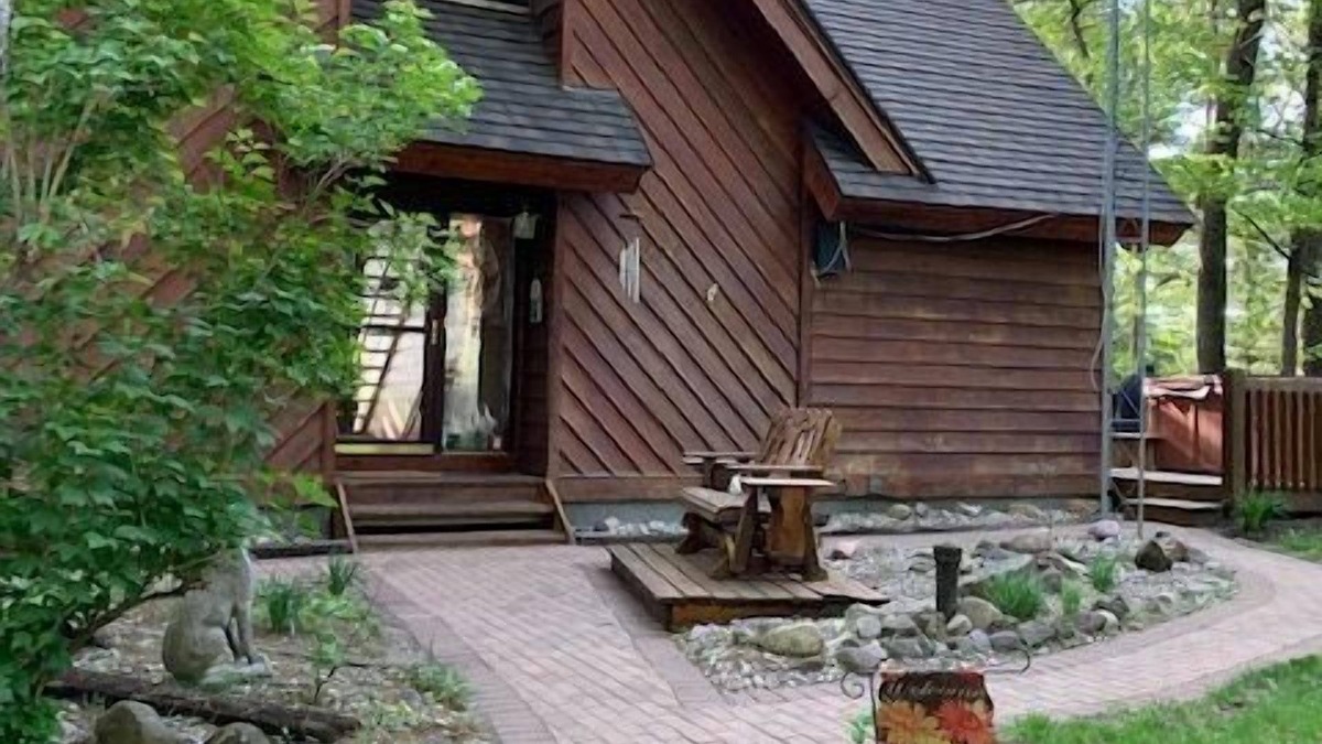 Friendship House | RUSTIC HOME WITH PRIVATE PIER ON LAKE ROCHE-A-CRI - PET FRIENDLY