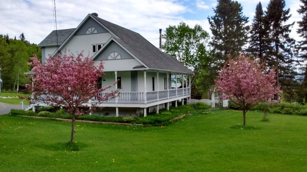 Sainte Rose du Nord House | Rustic House of the Fjord #CITQ 135435