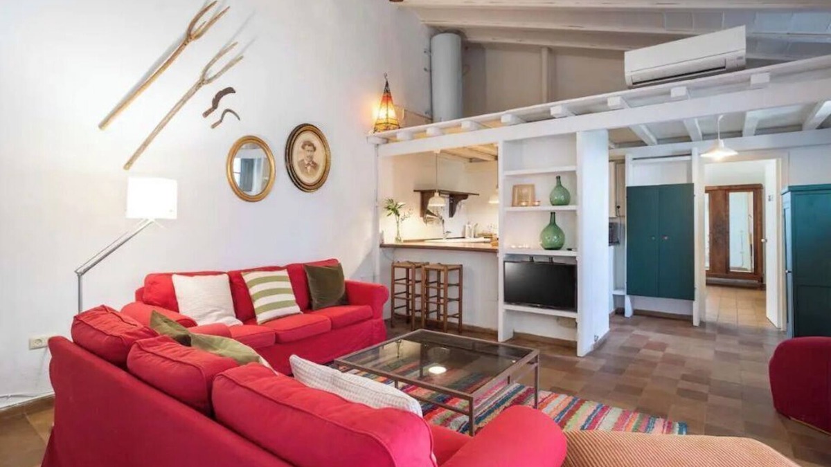 Pins Cottage | Rustic house with charm and private garden. Swimming pool