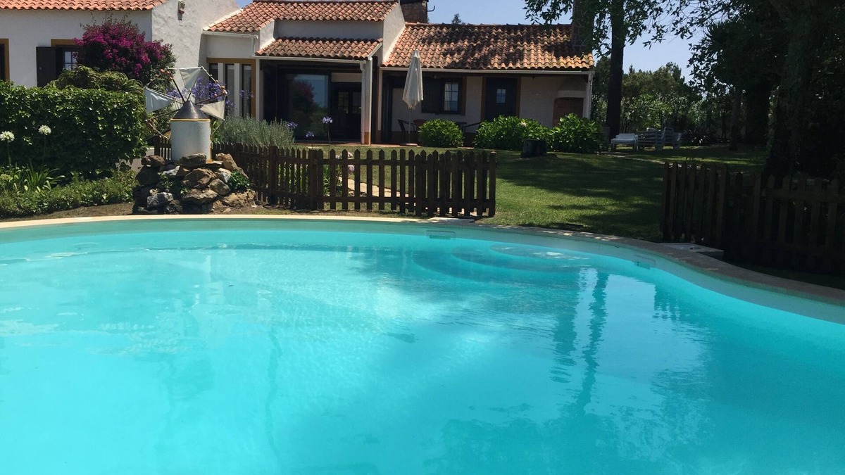 Mafra Cottage | Rustic house with garden and private pool in very quiet area
