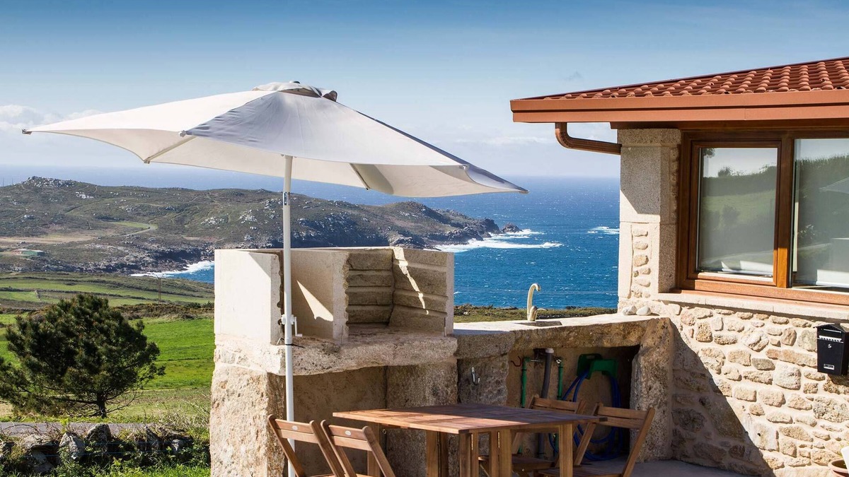 Frije House | Rustic house with private grounds and sea views, located in the Cape Touriñán