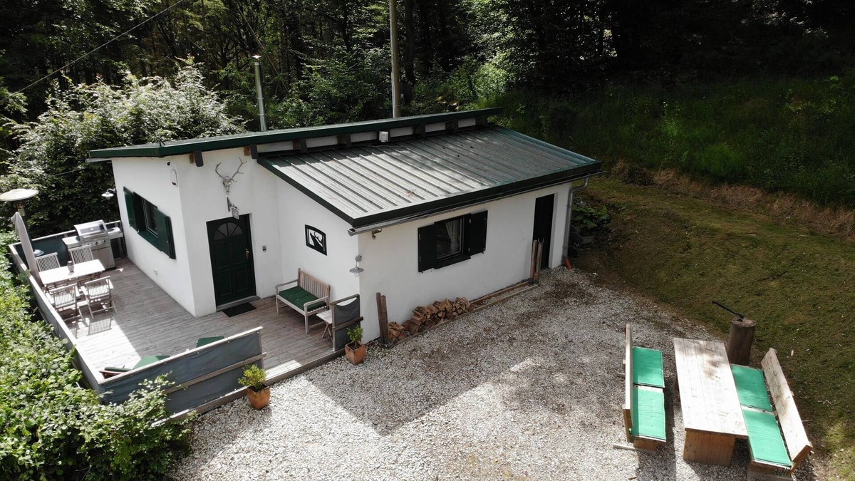 Grafendhron Cottage | Rustic hunting cottage with valley view in the Hunsrück