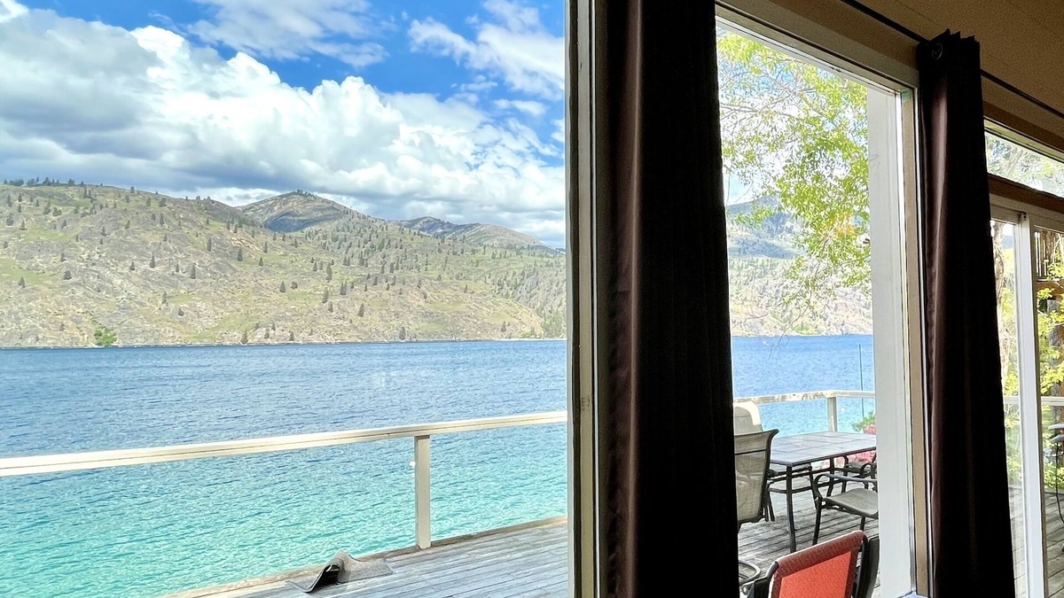 Chelan House | Rustic Lakefront Cabin: Pet-Friendly, WIFI, Buoy, Lake Access