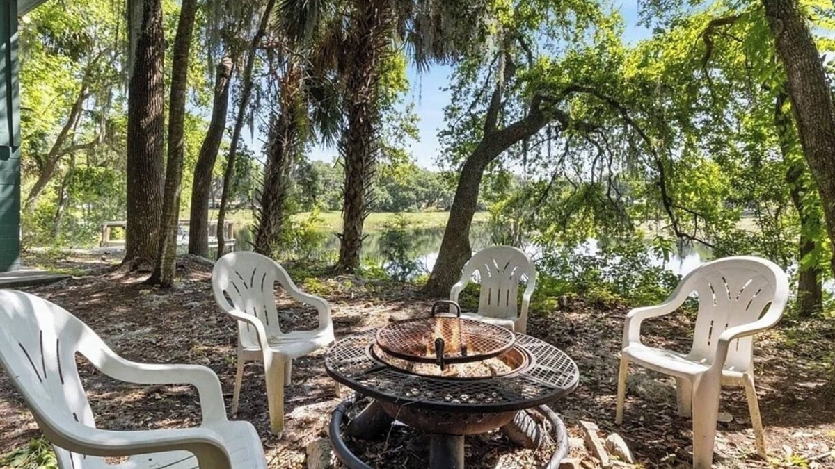 Inverness House | Rustic Lakehouse kayaks fishing bonfires