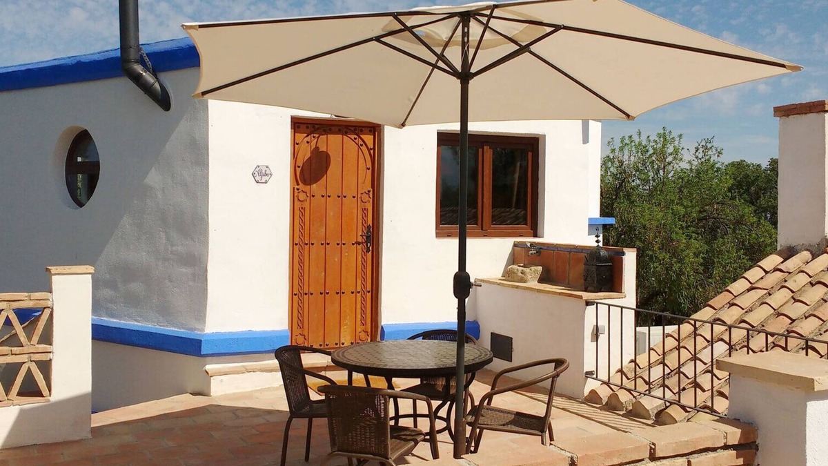 Las Gabias House | Rustic loft 10 km. of Granada, with pool, barbecue and surrounded by greenery