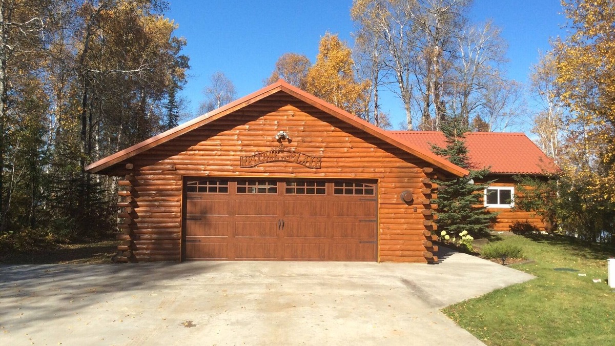 Grand Marais Cabin | Rustic log cabin with large loft 3 total bedrooms rustic log railings