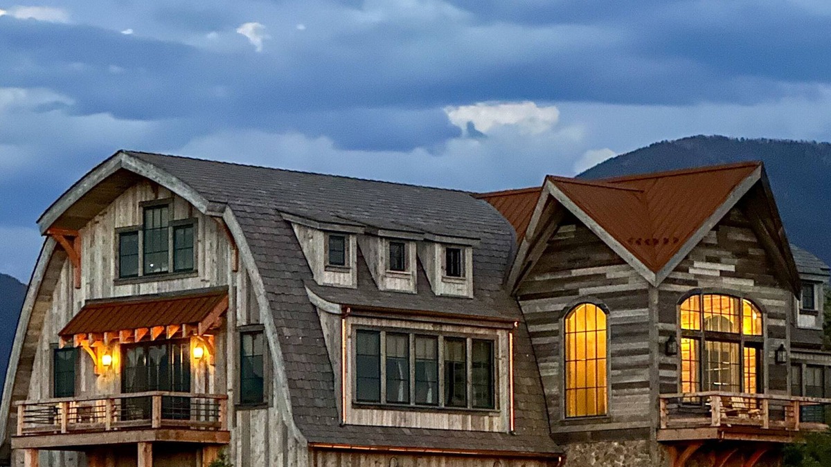 Livingston House | Rustic Luxury Barn Retreat in Pray, Montana – Family & Pet Friendly