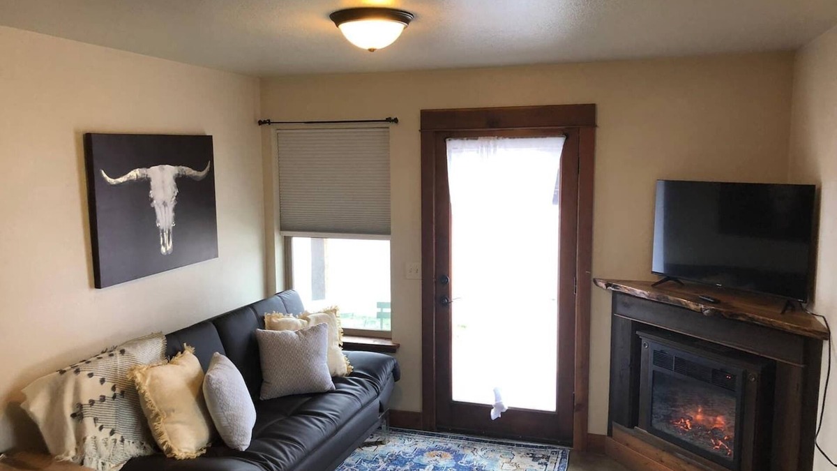 River Road Condo | Rustic, modern, and cozy condo located in central Missoula on the Milwaukee Path bike trail.