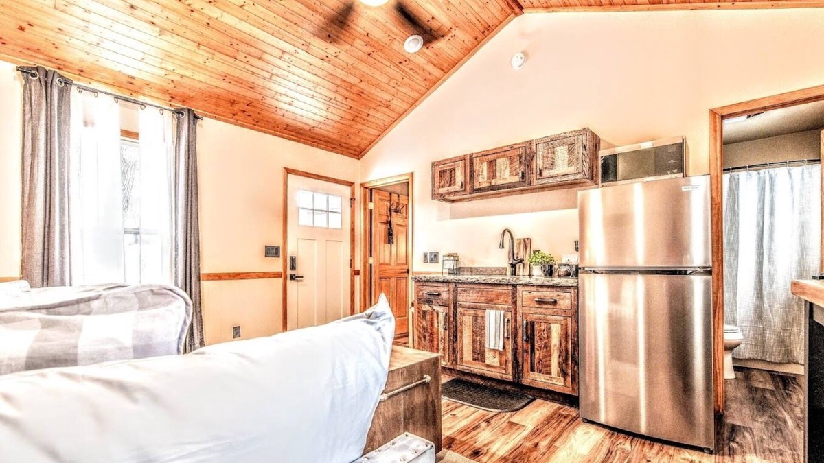 Wisconsin Dells Cabin | Rustic Modern Cabin on the WI River: Fur Babies Stay for Free!