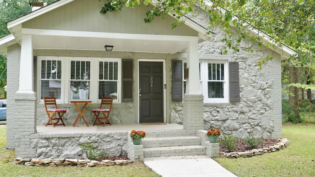 Terry Sanford House | Rustic-Modern Escape in Haymount