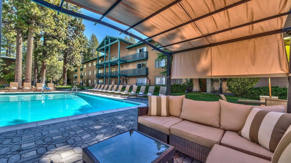 Lakeside Park Condo | Rustic Mountain Condo | Near Ski Lifts