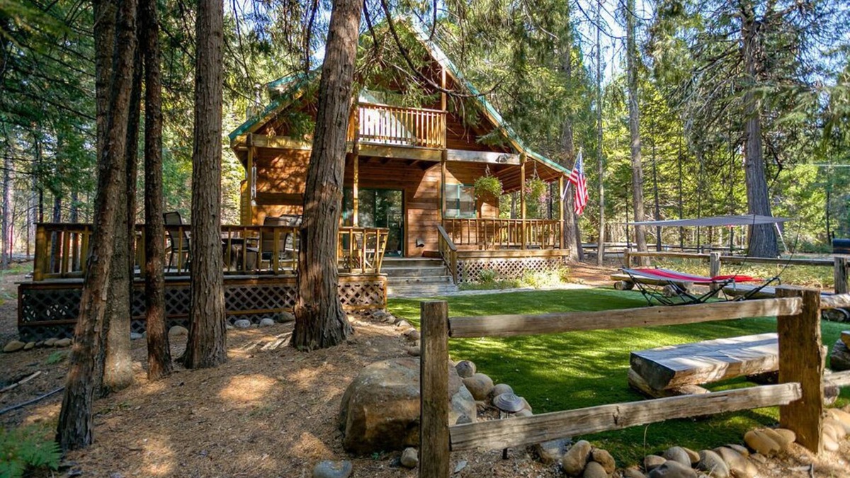 Shingletown Cabin | Rustic Mountain Cabin - 9 Miles to Lassen Park-EV Charging