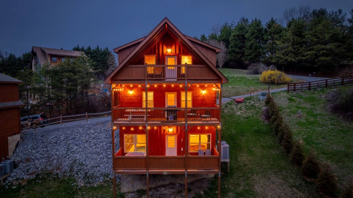 Sevierville Cabin | Rustic Mountain Retreat by Ghosal Luxury Lodging