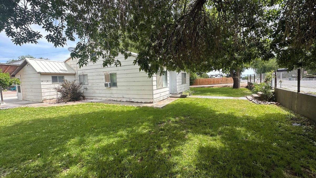 Maeser House | Rustic nice home in Vernal UT 2 bedrooms with queen beds 1 full bathroom.