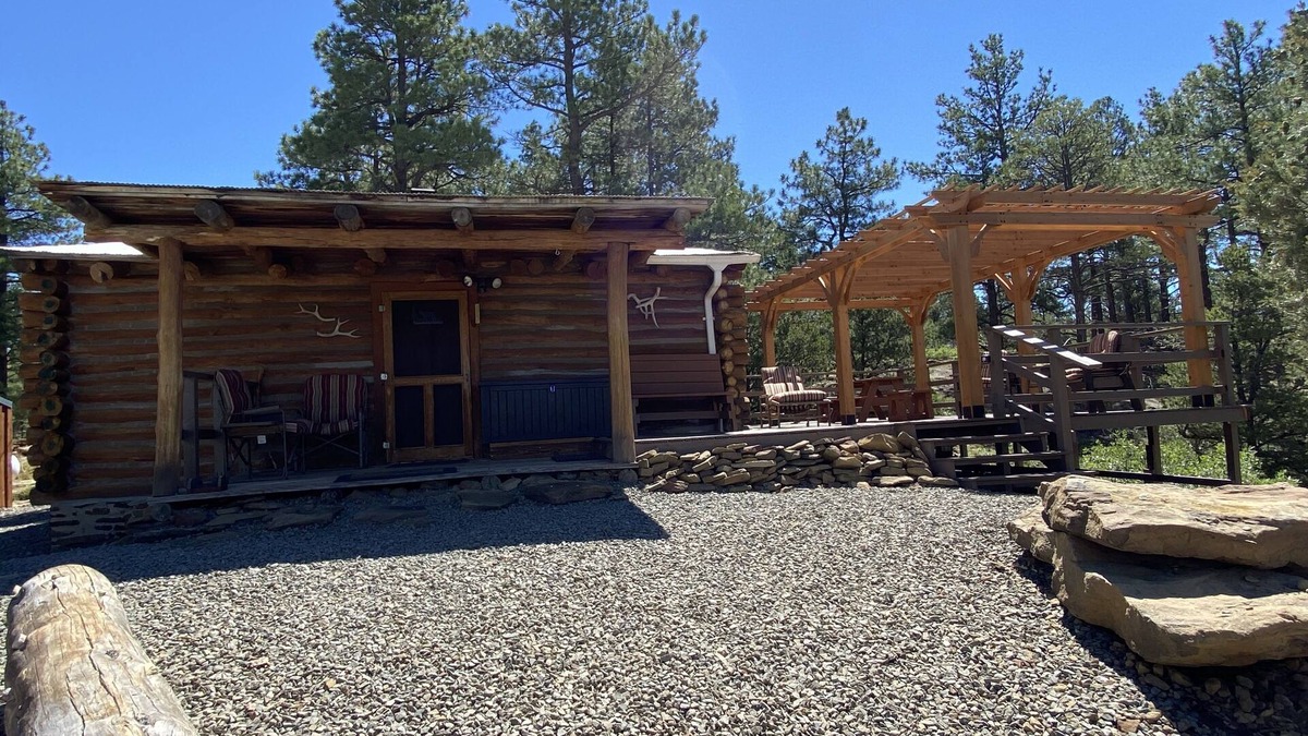 Gulnare Cabin | Rustic Oak Log Cabin in the Ponderosa Pines great for a quiet get away.