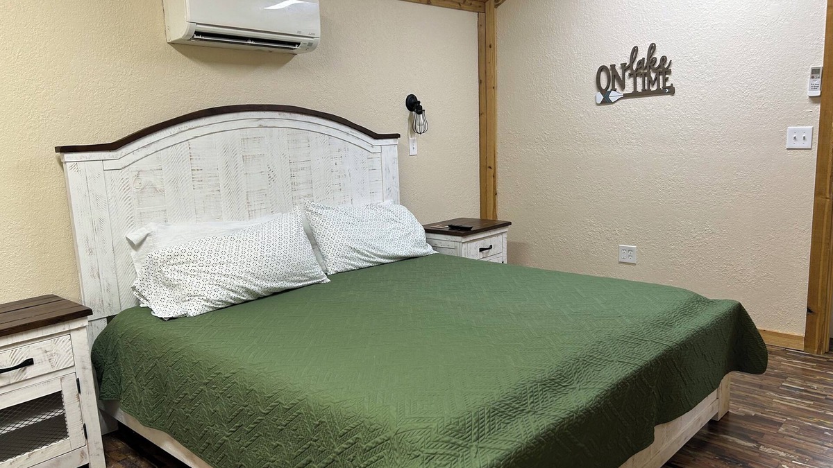 Anacoco Cabin | Rustic one bedroom cabin on South Toledo Bend. Pets welcome.