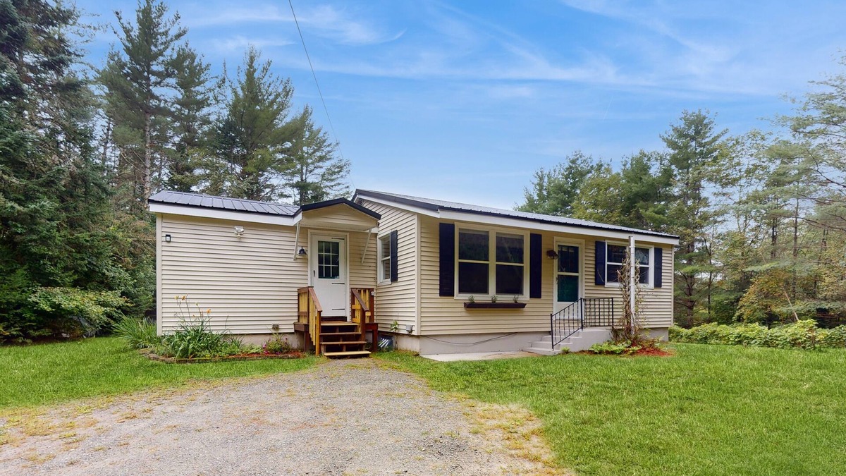 Easton House | Rustic, peaceful dog friendly home with grill, WIFI and nature all around