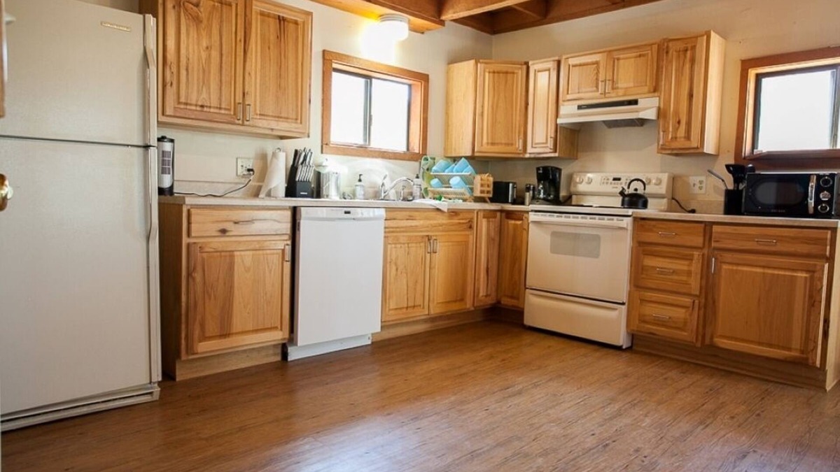 The Dalles House | Rustic Retreat - 3 Bedrooms, 3 Bathrooms - Beautiful Cabin on 5 Acres of Land