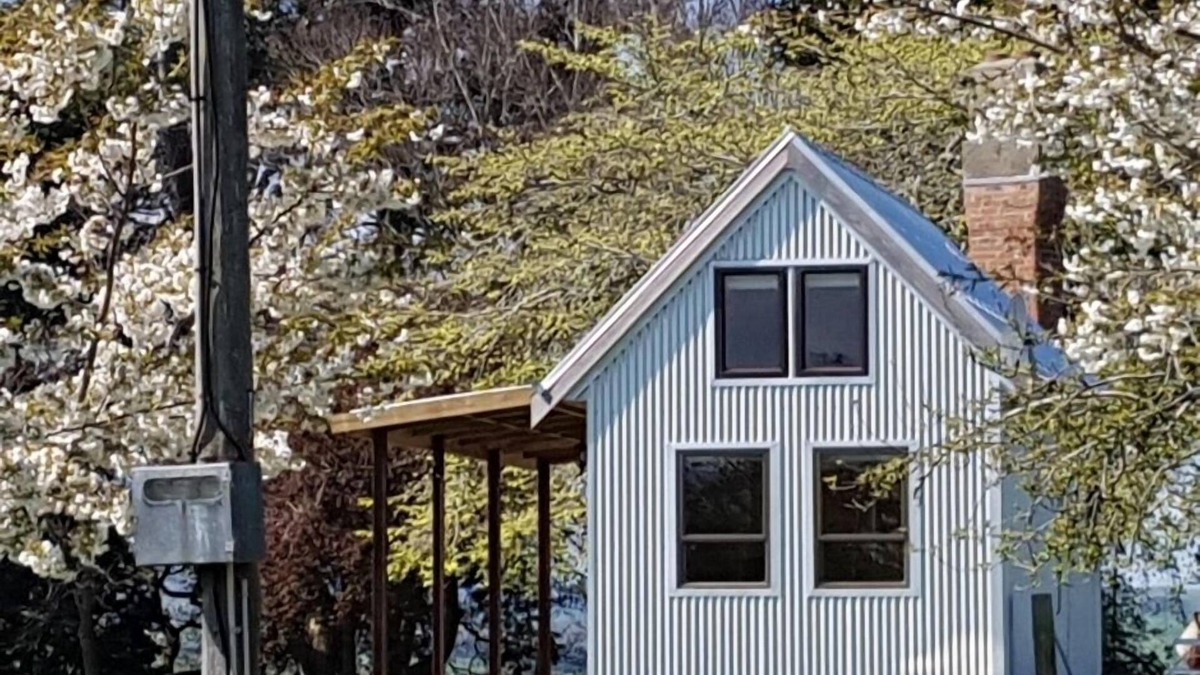 Charlton Cottage | Rustic Retreat, handy location