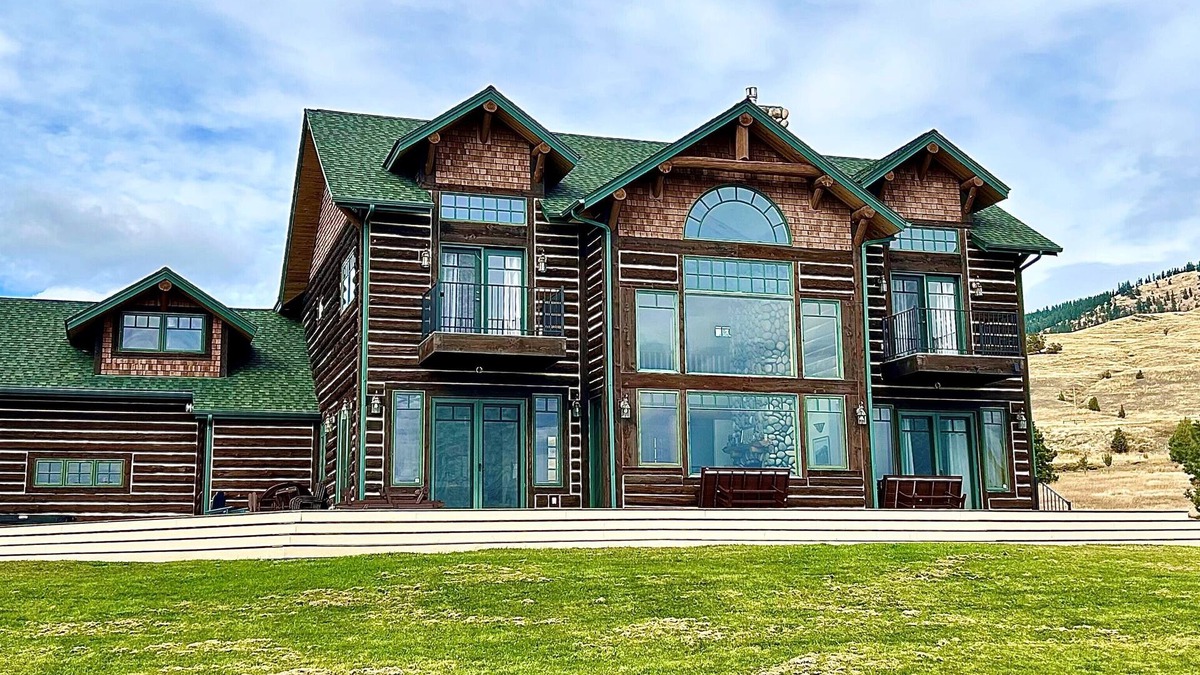 Dayton House | Rustic Retreat on Flathead Lake