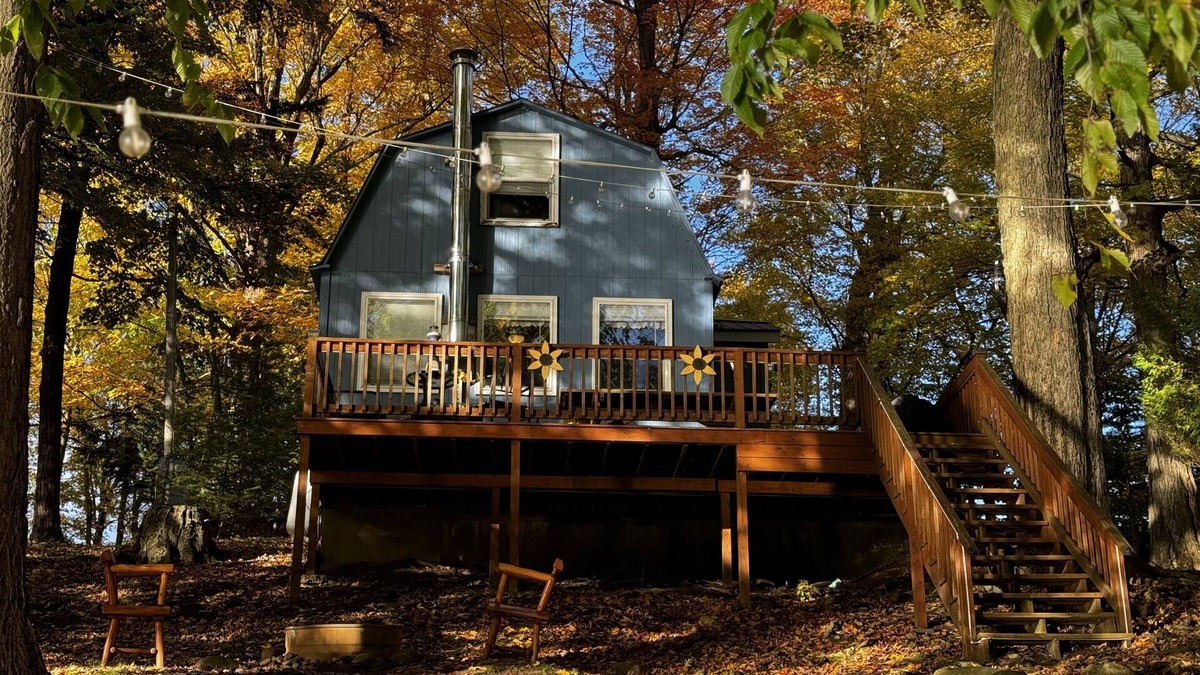 Deer River Cabin | *RUSTIC RETREAT*Peaceful, cozy cabin, with beautiful fall lake views