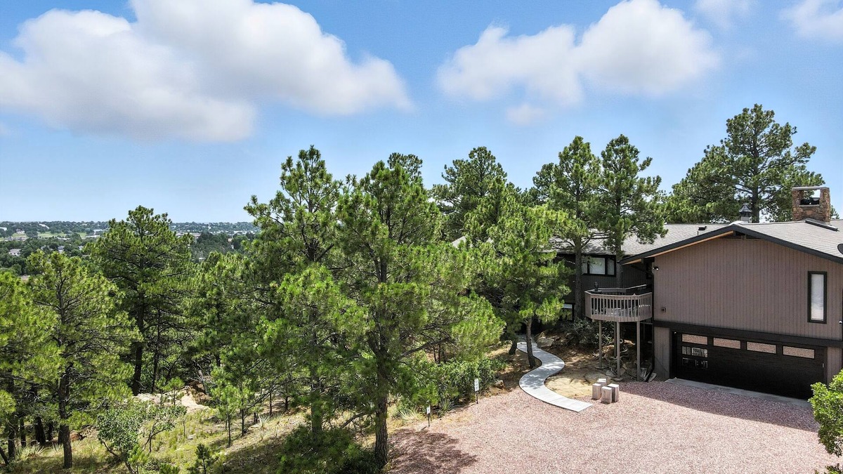 Rustic Hills House | Rustic Retreat - Private Suite