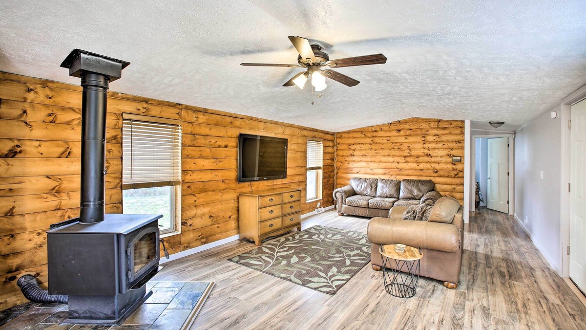 Harrietta Cabin | Rustic Retreat w/ Views: Hunt, Hike & Fish!