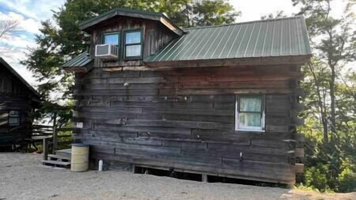 Savanna Cabin | Rustic River Cabin 7