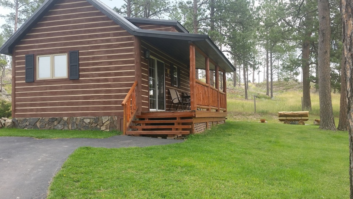 Custer Cabin | Rustic Rock Haven - Horses Welcome