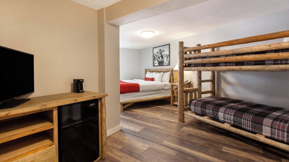 Iron Mountain Hotel | Rustic Room | Indoor Swimming Pool and Mountain Views | Pets are Welcome