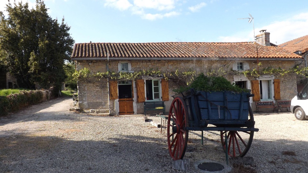 Benest Cottage | Rustic rural cottage with gravel garden and extensive grounds