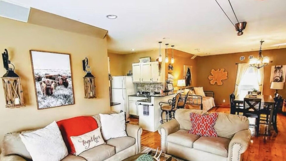 Barnhart Apartment | Rustic Secluded Guest House w/Valley Views + Pool