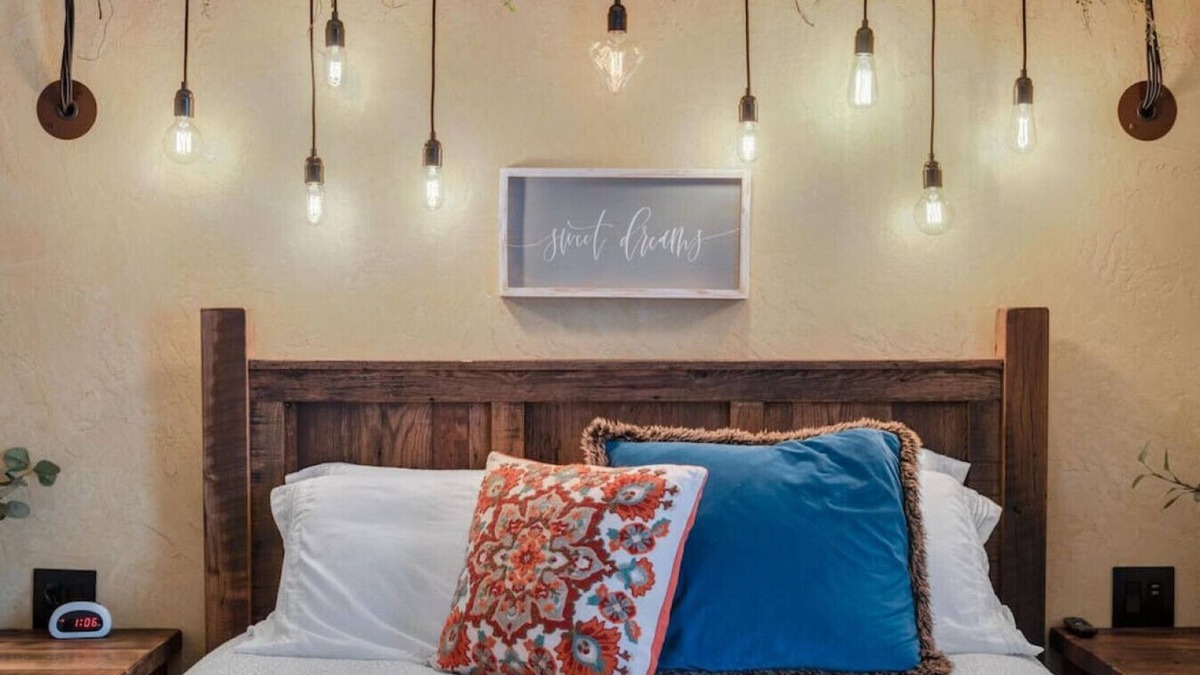 Berlin Apartment | Rustic Suite · Romantic Getaway on Main Street - Rustic Suite