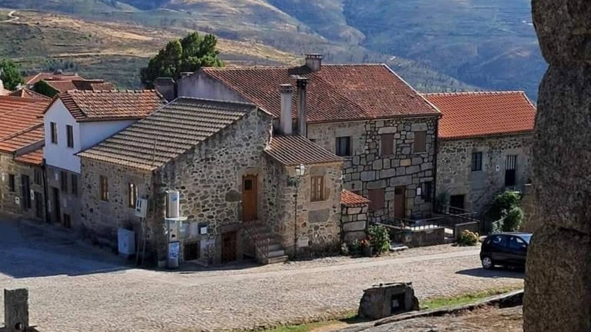 Vila Ruiva Cottage | Rustic Terrace2 Bedrooms Farm House