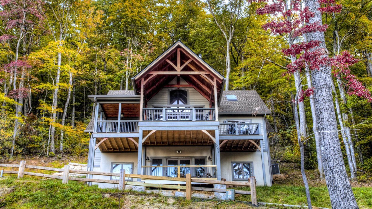 Black Mountain House | Rustic Timber | Luxury Timber Frame in the Heart of Montreat | Streams, Hiking, Close to Asheville