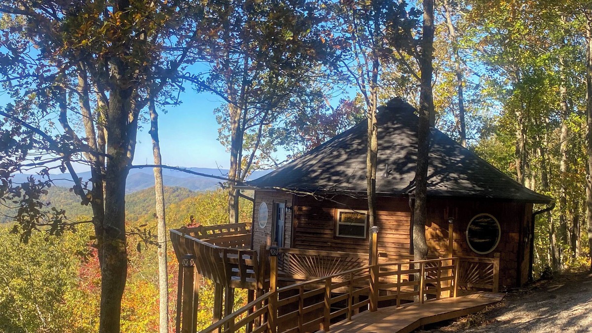 Ranger Cabin | Rustic treehouse like cabin in the North Georgia Mountains