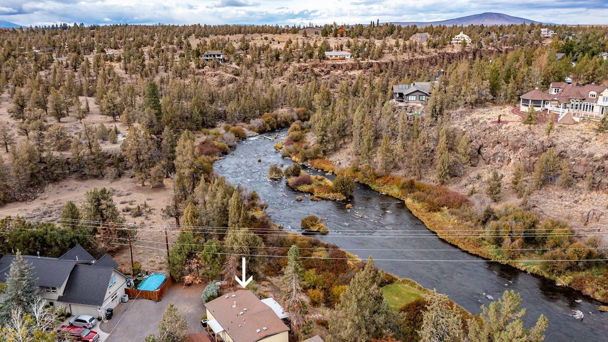 Bend House | Rustic Tumalo Deschutes River Retreat