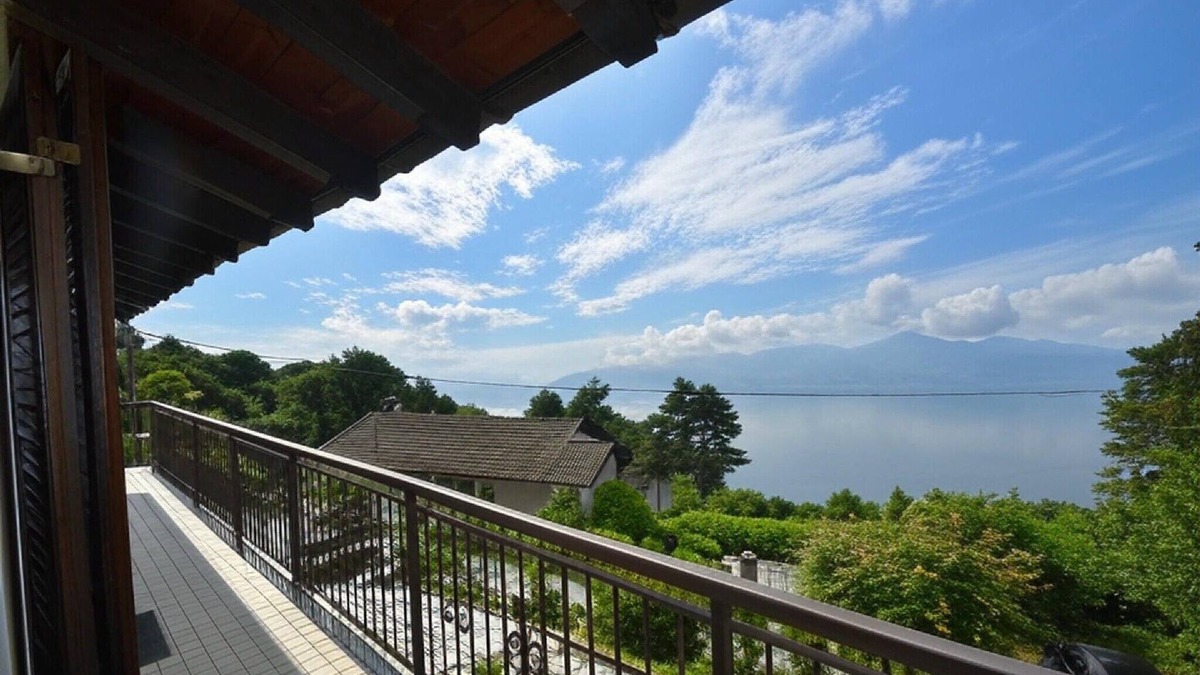 Trarego Viggiona House | Rustic Villa with Lake Views
