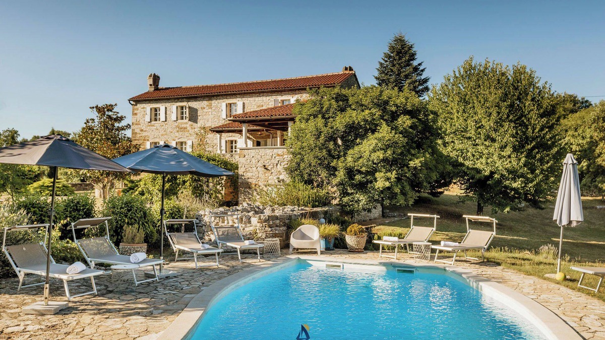 Makovci Villa | Rustic Villa with a Pool for 10 guests